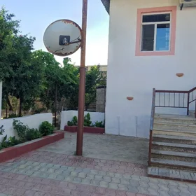 In Baku 200.0 m² house with 8.0 rooms is for sale - Image 2