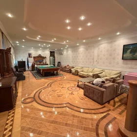 In Baku 720.0 m² house with 7.0 rooms is for sale - Image 2