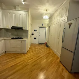 In Baku 80.0 m² apartment is for rent - Image 3