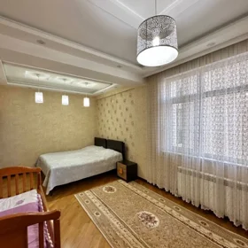 In Baku 129.0 m² apartment is for rent - Image 4