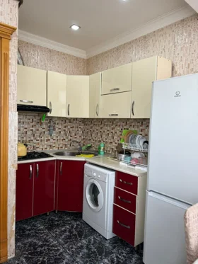 In Baku 100.0 m² apartment is for sale - Image 3