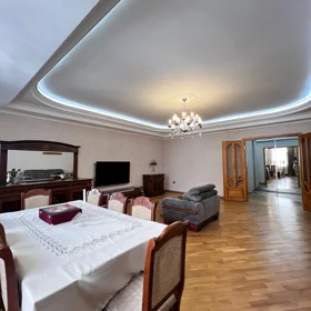 In Baku 155.0 m² apartment is for sale - Image 4