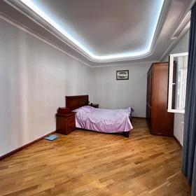 In Baku 155.0 m² apartment is for sale - Image 5