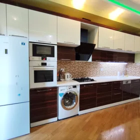 In Baku 150.0 m² apartment is for rent - Image 4