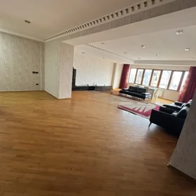 In Baku 200.0 m² apartment is for rent - Image 3