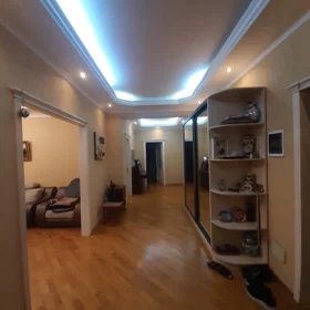 In Baku 152.0 m² apartment is for sale - Image 3