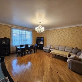 In Baku 135.0 m² apartment is for rent - Image 2