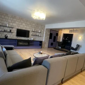 In Baku 300.0 m² apartment is for rent - Image 3