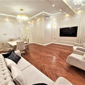 In Baku 140.0 m² apartment is for rent - Image 2