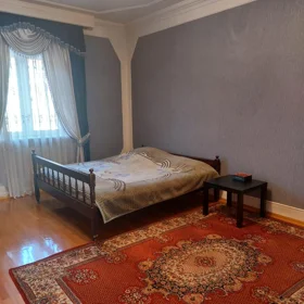 In Baku 135.0 m² house with 4.0 rooms is for rent - Image 4