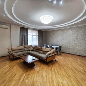 In Baku 176.0 m² apartment is for rent - Image 2