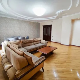 In Baku 176.0 m² apartment is for rent - Image 3