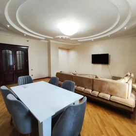 In Baku 176.0 m² apartment is for rent - Image 4