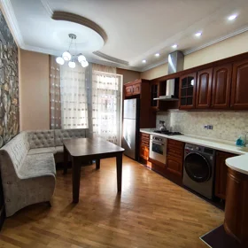 In Baku 176.0 m² apartment is for rent - Image 5