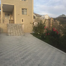 In Baku 170.0 m² house with 4.0 rooms is for sale - Image 3