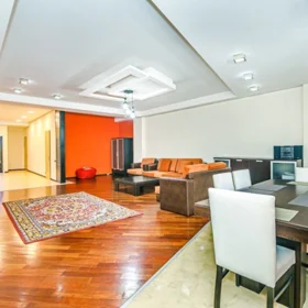 In Baku 175.0 m² apartment is for rent - Image 3