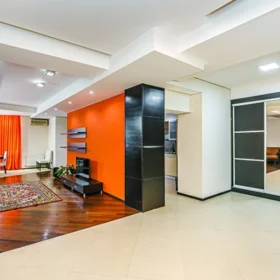 In Baku 175.0 m² apartment is for rent - Image 5