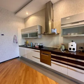 In Baku 200.0 m² apartment is for rent - Image 5