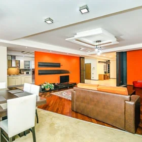 In Baku 175.0 m² apartment is for rent - Image 2