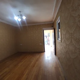 In Baku 85.0 m² house with 4.0 rooms is for sale - Image 2