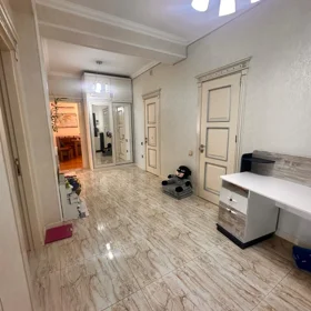 In Baku 140.0 m² apartment is for sale - Image 4