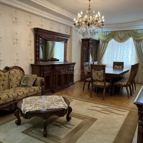 In Baku 130.0 m² apartment is for rent - Image 2