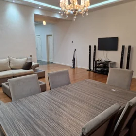 In Baku 196.0 m² apartment is for rent - Image 3