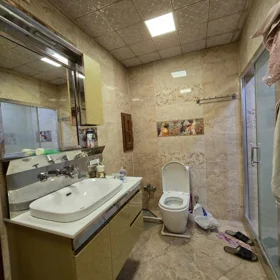 In Baku 140.0 m² apartment is for rent - Image 3