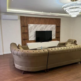 In Baku 180.0 m² apartment is for rent - Image 4