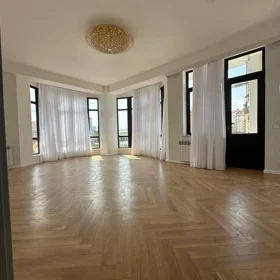 In Baku 90.0 m² apartment is for sale