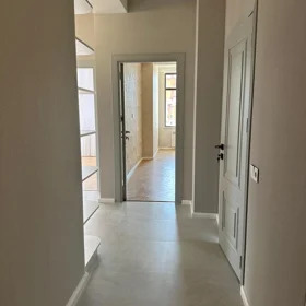 In Baku 90.0 m² apartment is for sale - Image 2