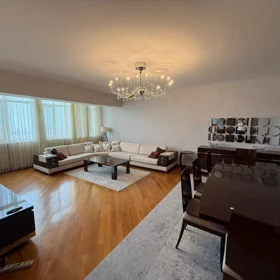 In Baku 190.0 m² apartment is for rent - Image 2