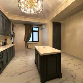 In Baku 205.0 m² apartment is for sale - Image 3