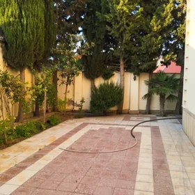 In Baku 270.0 m² house with 6.0 rooms is for sale - Image 2