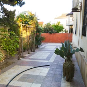 In Baku 270.0 m² house with 6.0 rooms is for sale - Image 3