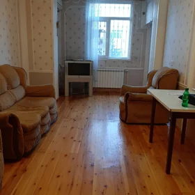 In Baku 90.0 m² apartment is for sale - Image 3