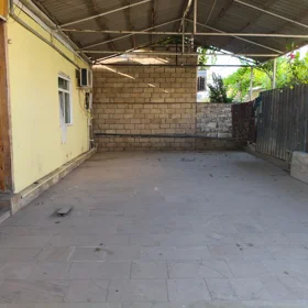 In Baku 100.0 m² house with 3.0 rooms is for rent - Image 2