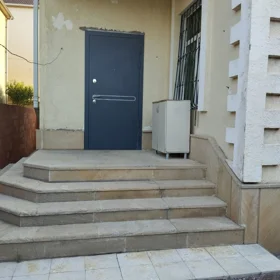 In Baku 270.0 m² house with 6.0 rooms is for sale - Image 5