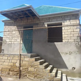 In Baku 50.0 m² house with 3.0 rooms is for sale