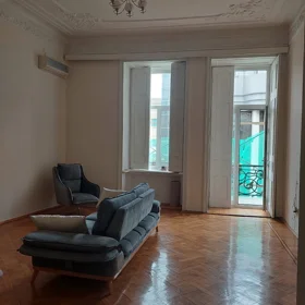 In Baku 110.0 m² apartment is for rent - Image 3