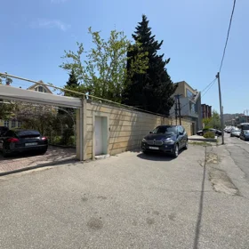 In Baku 320.0 m² house with 8.0 rooms is for sale - Image 3