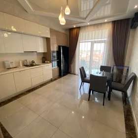 In Baku 140.0 m² apartment is for rent - Image 4