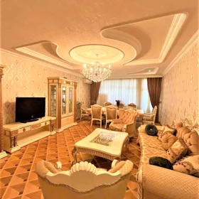 In Baku 192.0 m² apartment is for sale - Image 3