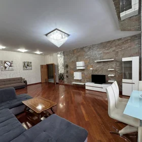 In Baku 210.0 m² apartment is for rent - Image 2