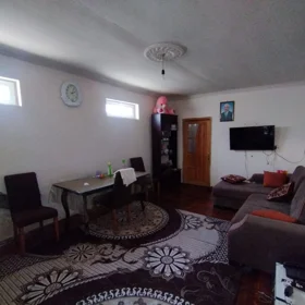 In Baku 70.0 m² house with 3.0 rooms is for sale - Image 2