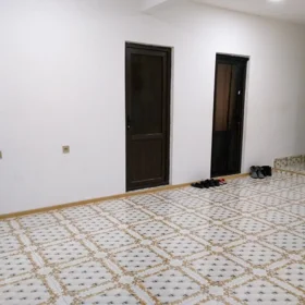 In Baku 250.0 m² house with 6.0 rooms is for sale - Image 2