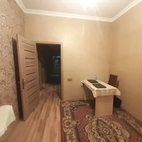 In Baku 140.0 m² house with 4.0 rooms is for sale - Image 3