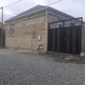 In Baku 90.0 m² house with 3.0 rooms is for sale - Image 2