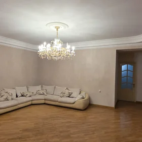 In Baku 200.0 m² apartment is for rent - Image 2