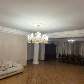 In Baku 200.0 m² apartment is for rent - Image 5